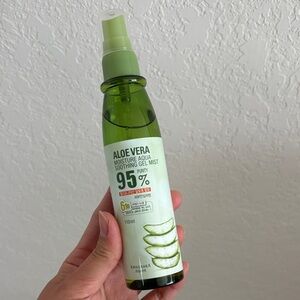 NWT Aloe Vera Moisture Aqua Soothing Gel Mist - Green 110ml